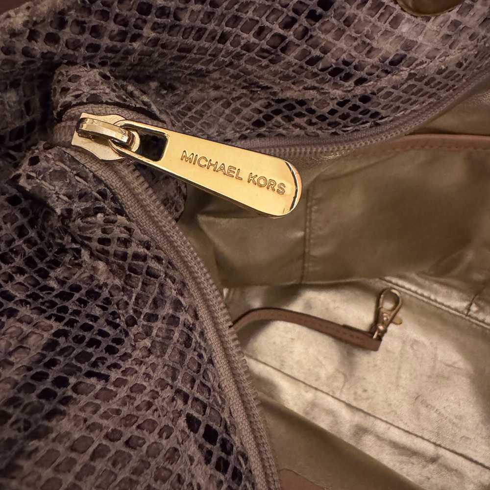 **SALE**Michael Kors Snake Print Tote Bag - Picture 7 of 16